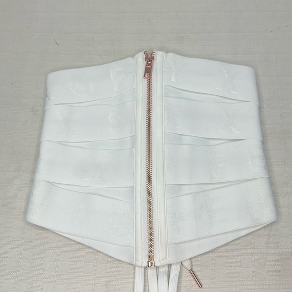 Savage X Cincher in White Pearl size S - Picture 4 of 8
